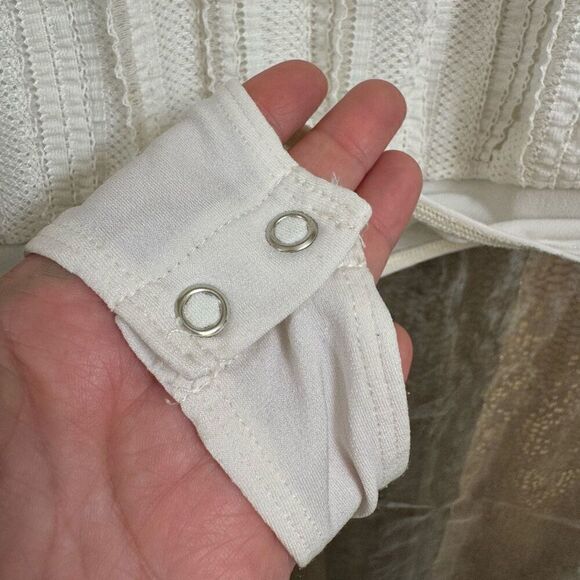 Express Ivory Lace Embroidered Quarter Sleeve Bodysuit Small - Picture 5 of 9